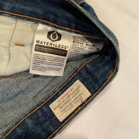 Levi’s 501® ORIGINAL HIGH RISE WOMEN'S SHORTS - Size 25 in “Silver Lake” - Picture 5 of 7